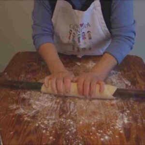 italian grandma makes homemade ravioli n68W0bVolmU