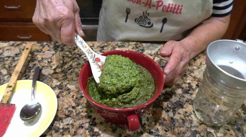 italian grandma makes fresh basil pesto t1tynHNNXIg