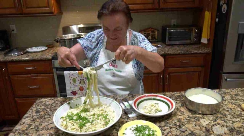 italian grandma makes fettuccine alfredo B5hNWAyvzys