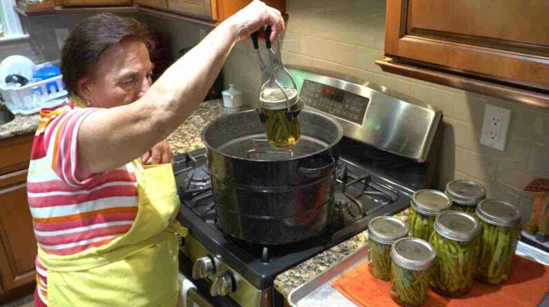 italian grandma makes pickled canned string beans green beans 5RSB3xRngRQ