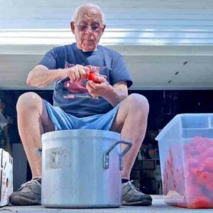 traditional homemade tomato sauce made by pasquale sciarappa mfANZyY2fDU 1