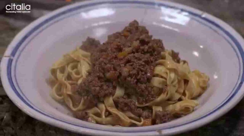 gennaro contaldos traditional spaghetti bolognese ragu recipe citalia qdZEhkJcJe4