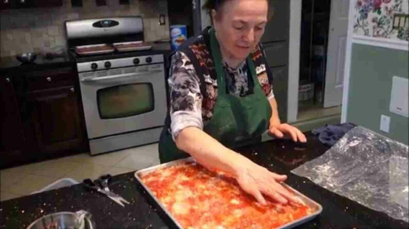 italian grandma makes pizza bread full version D2ws4sTKrdI