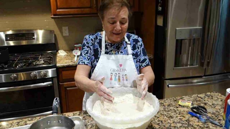 italian grandma makes zeppole BUbUFQvIr4